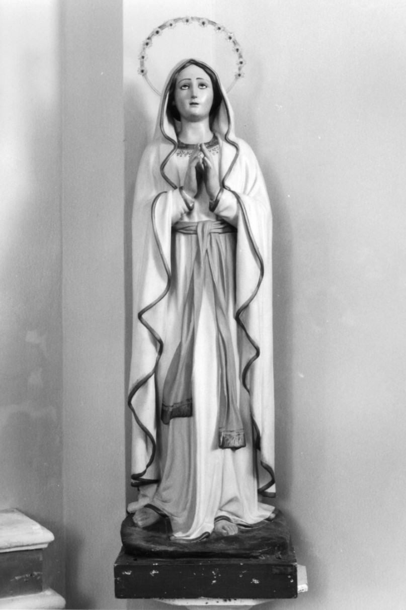 Madonna Immacolata (statua) di Guacci Luigi (prima metà sec. XX)