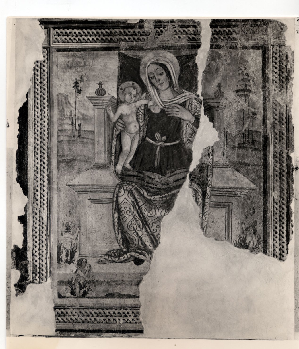 Madonna con personaggi che implorano il suo aiuto (dipinto, elemento d'insieme) di Luce Giovanni, Todisco Giovanni (prima metà sec. XVI)
