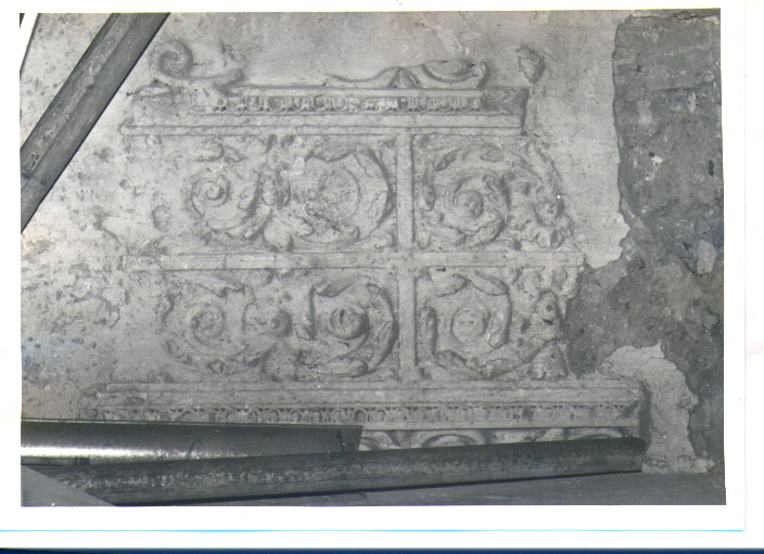 cornice, frammento - bottega Italia meridionale (fine/inizio secc. XVI/ XVII)