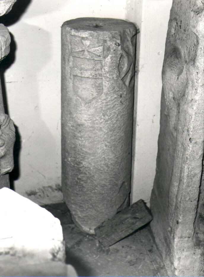 fusto di colonna, frammento - bottega Italia meridionale (sec. XIV)