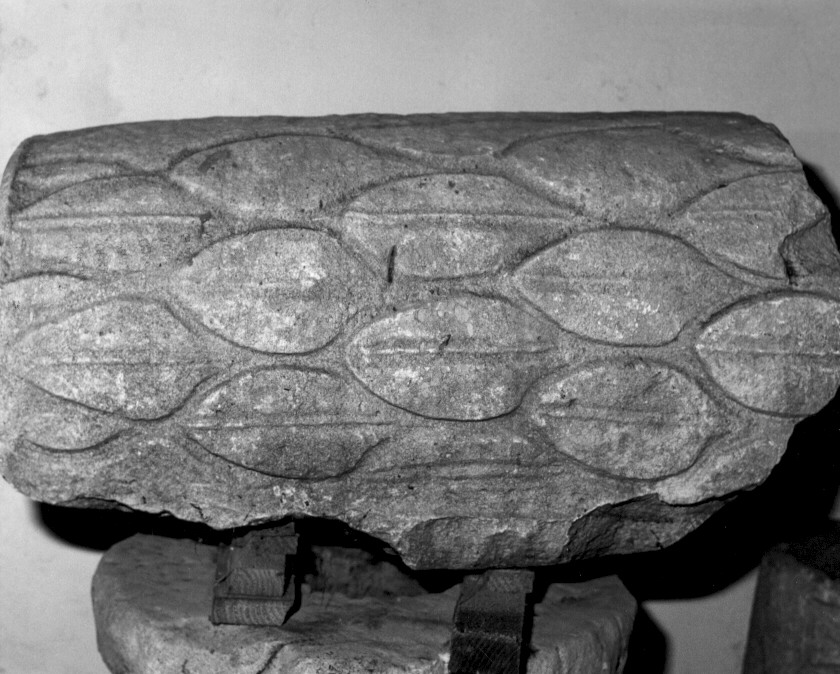 fusto di colonna, frammento - bottega Italia meridionale (sec. XI)