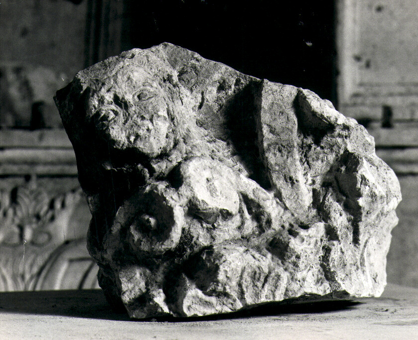 capitello, frammento - bottega Italia meridionale (sec. XII)