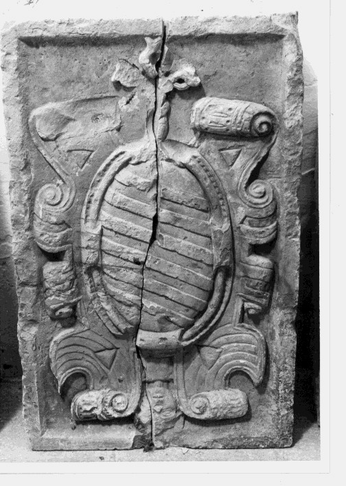 stemma gentilizio (scultura, frammento) - bottega Italia meridionale (sec. XVI)