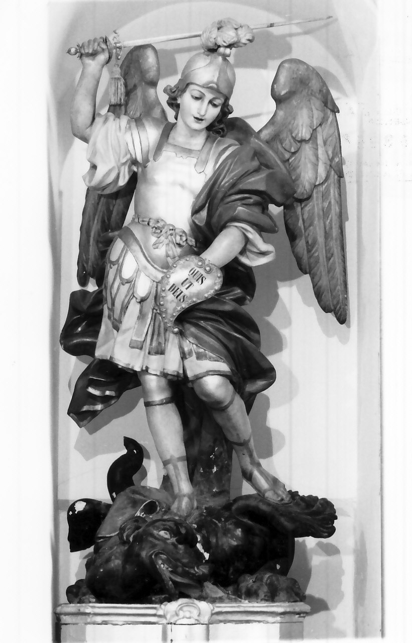 San Michele Arcangelo combatte il drago (statua, opera isolata) - bottega Italia meridionale (seconda metà sec. XIX)
