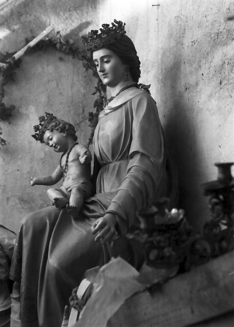 Madonna del Rosario con San Domenico e Santa Caterina da Siena (gruppo scultoreo, opera isolata) - bottega Italia meridionale (inizio sec. XX)