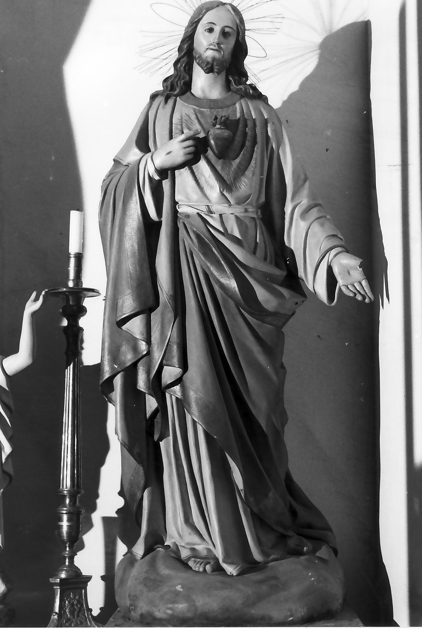 Sacro Cuore di Gesù (statua, opera isolata) di Troso Arturo (sec. XX)