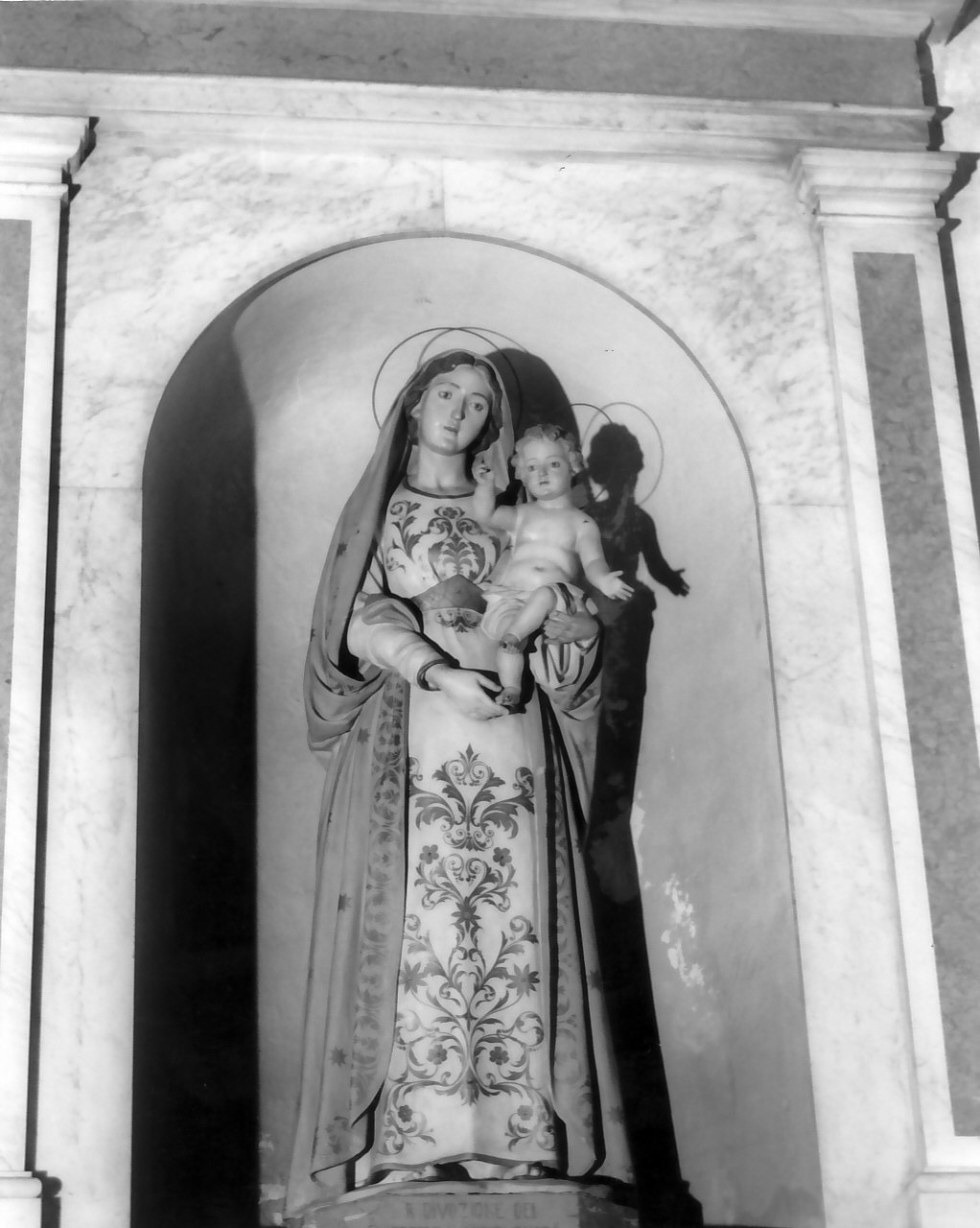 Madonna con Bambino (statua, opera isolata) - bottega calabrese (inizio sec. XX)