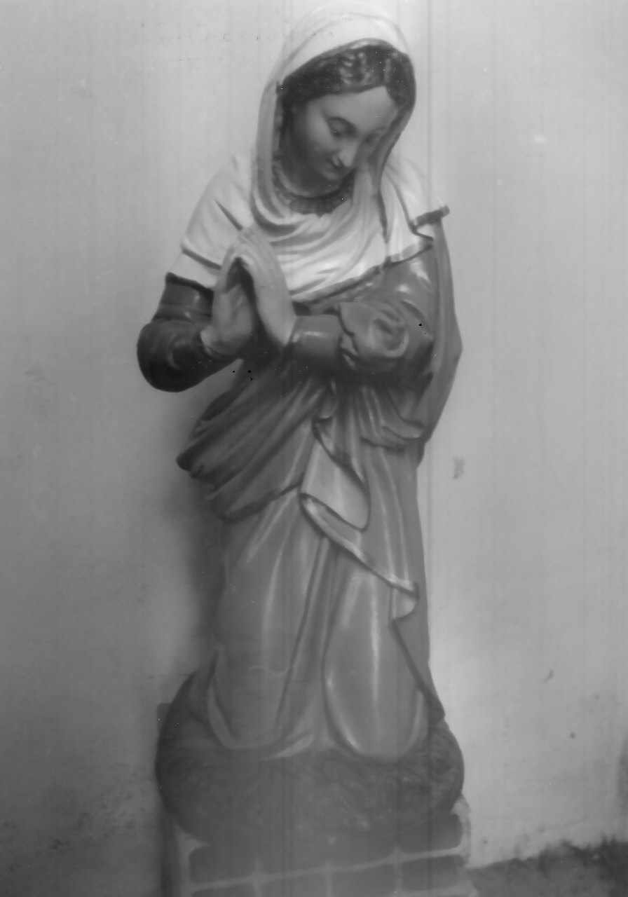 Madonna (statuetta di presepio, elemento d'insieme) - bottega calabrese (fine/inizio secc. XIX/ XX)