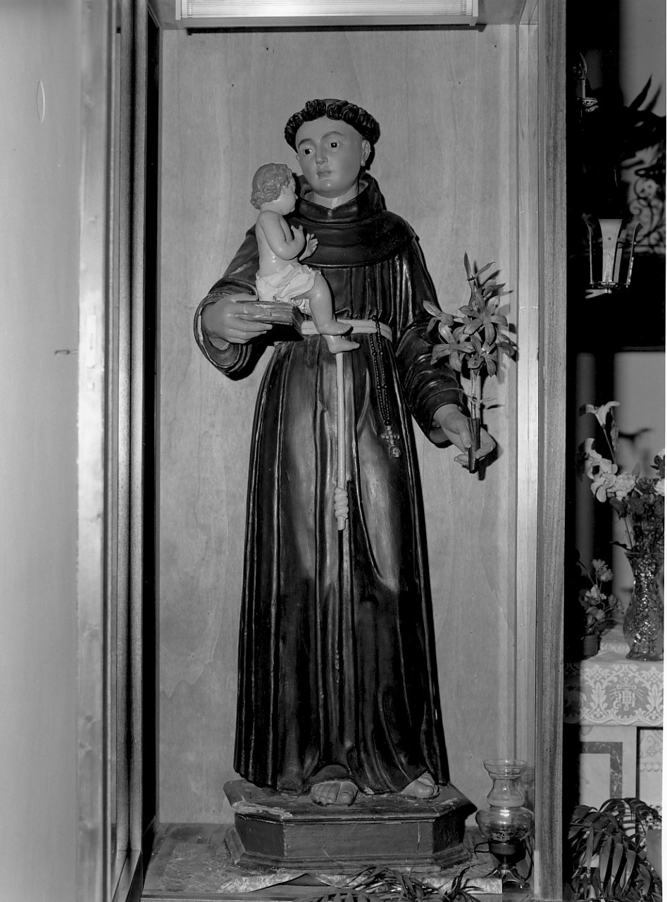 Sant'Antonio da Padova con il bambino (statua, opera isolata) - bottega Italia meridionale (fine/inizio secc. XVII/ XVIII)