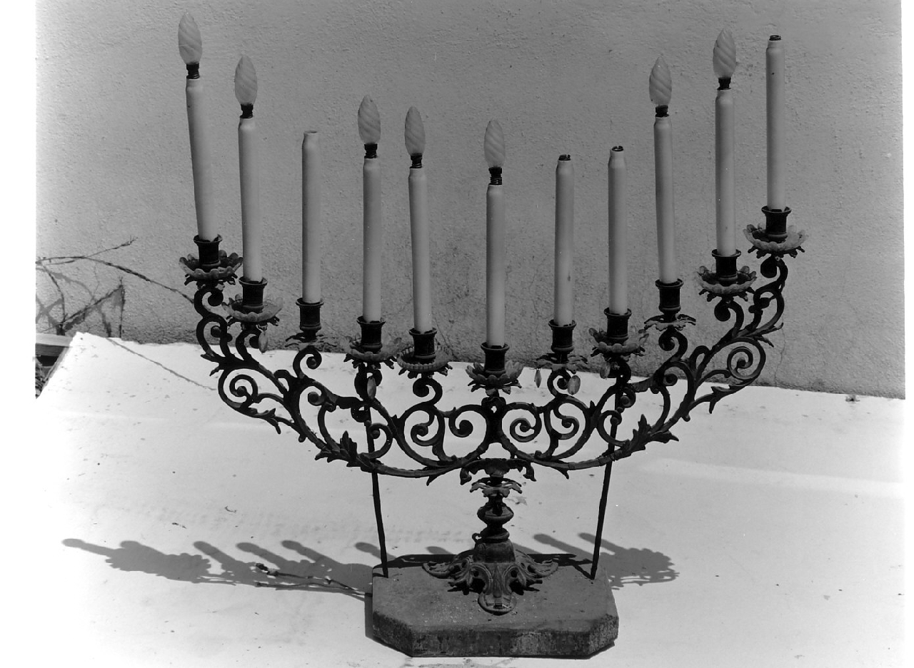 candeliere d'altare, opera isolata - bottega Italia meridionale (inizio sec. XX)