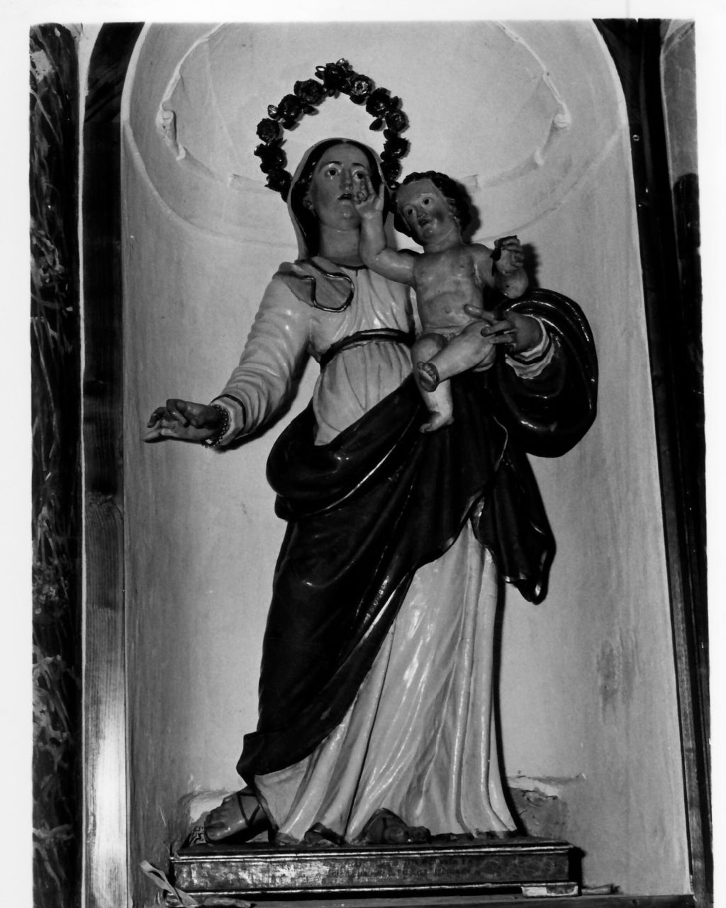 Madonna del Rosario (statua, opera isolata) di Corrado Gabriele (sec. XIX)