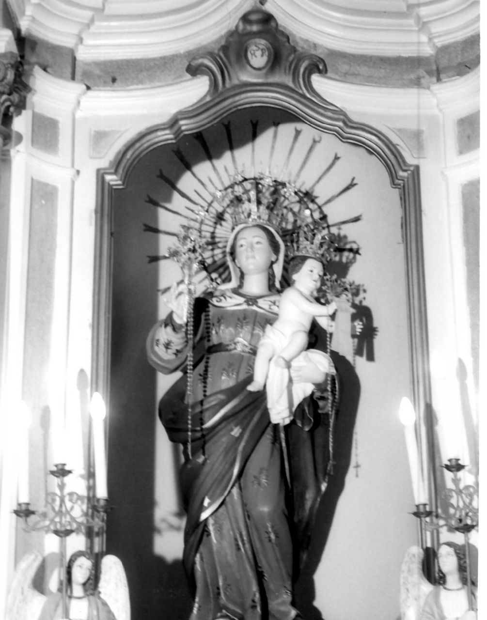 Madonna del Rosario (statua, elemento d'insieme) - bottega Italia meridionale (fine/inizio secc. XVIII/ XIX)