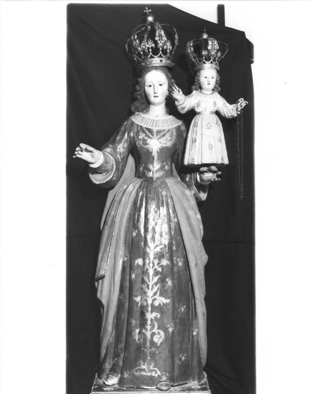 Madonna con Bambino (statua, opera isolata) - bottega calabrese (prima metà sec. XVII)