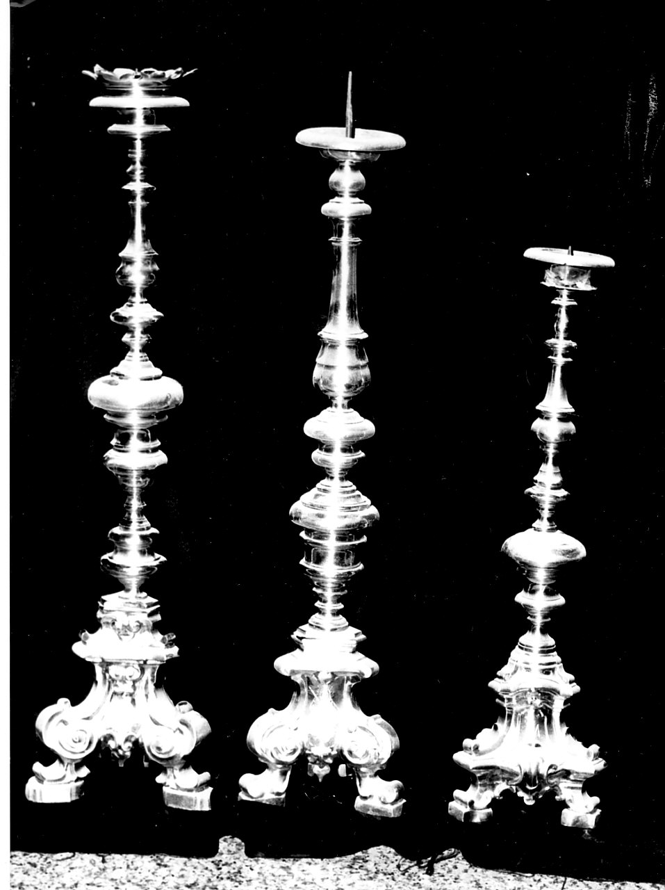 candeliere d'altare, serie - bottega Italia meridionale (secc. XVIII/ XIX)
