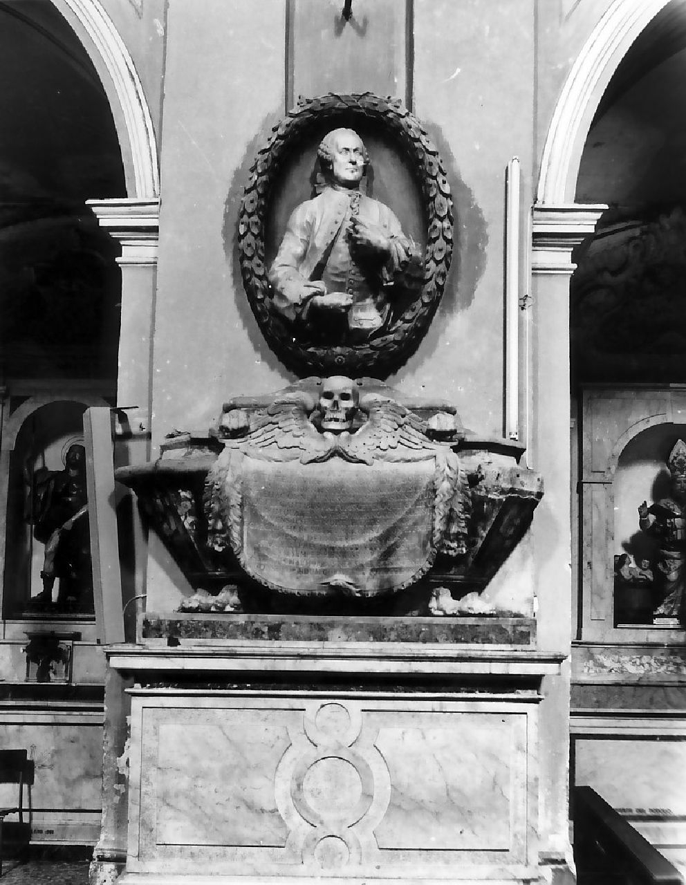 monumento funebre, opera isolata - bottega Italia meridionale (sec. XVIII)