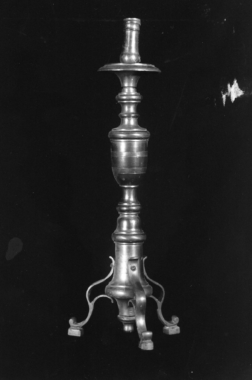 candelabro, opera isolata - bottega Italia meridionale (inizio sec. XX)