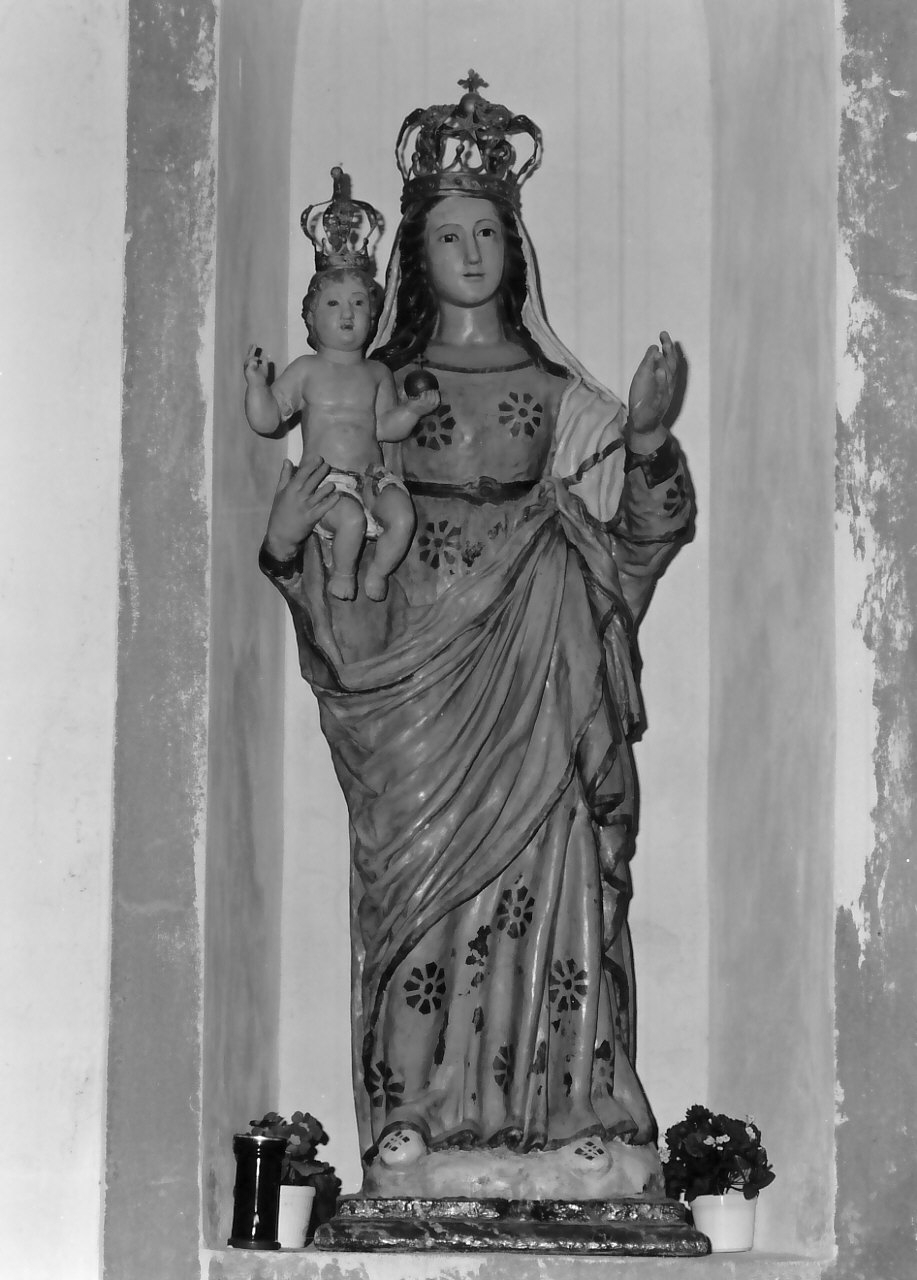 Madonna delle Grazie, Madonna con Bambino (statua, opera isolata) - bottega Italia meridionale (sec. XVII)