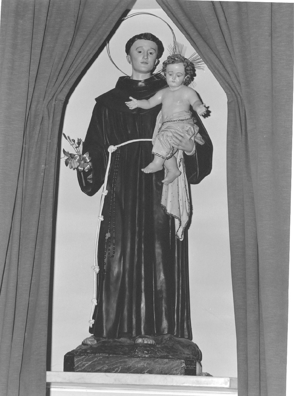 Sant'Antonio da Padova con il bambino (statua, opera isolata) - bottega Italia meridionale (inizio sec. XX)