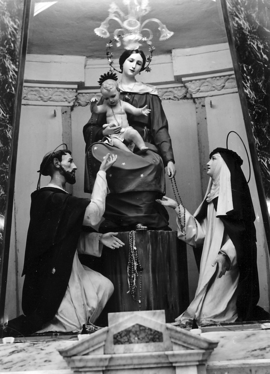 Madonna del Rosario con San Domenico e Santa Caterina da Siena (gruppo scultoreo processionale, opera isolata) - bottega Italia meridionale (inizio sec. XX)
