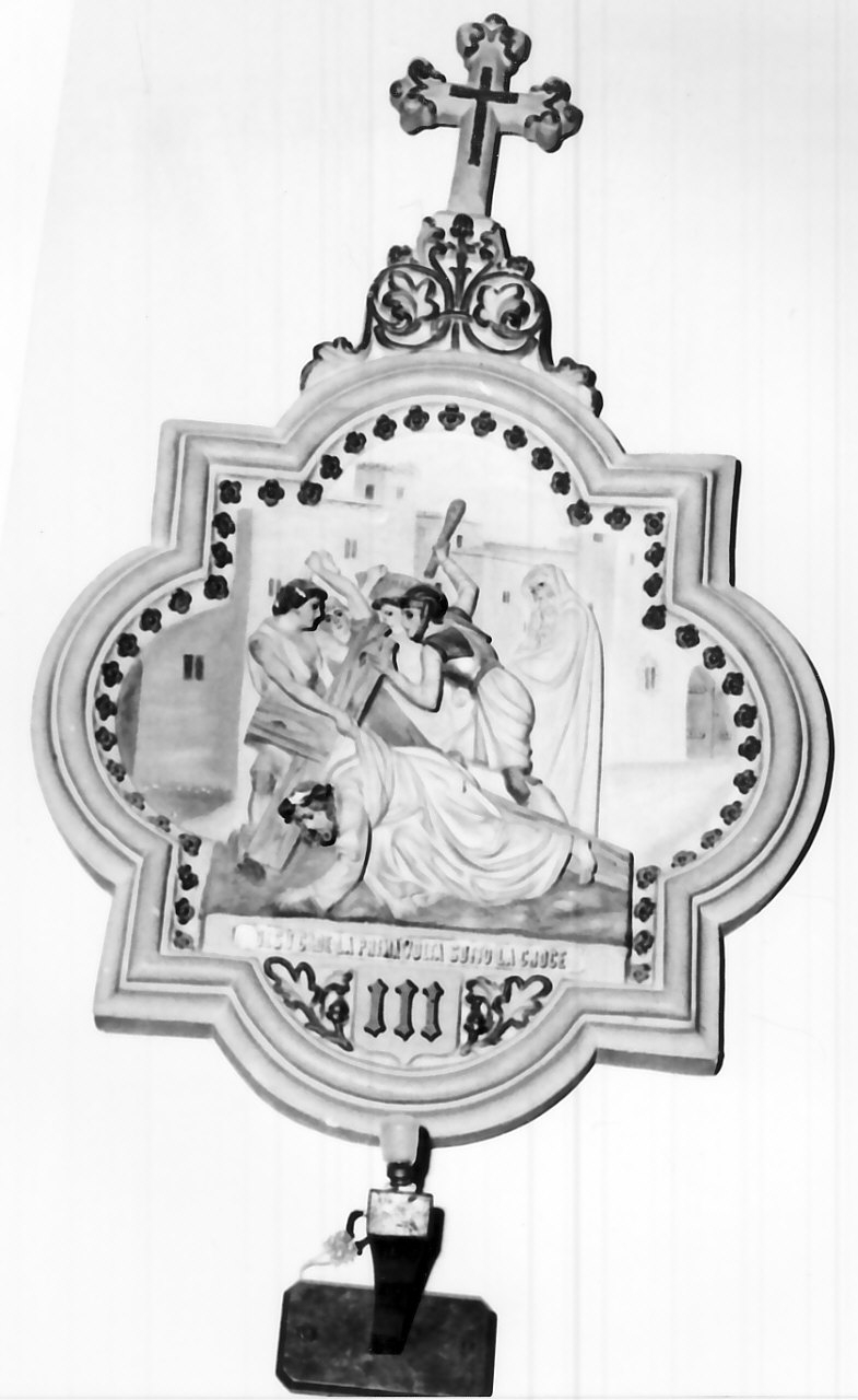 stazione III: Gesù cade sotto la croce la prima volta (rilievo, elemento d'insieme) - bottega Italia meridionale (sec. XX)