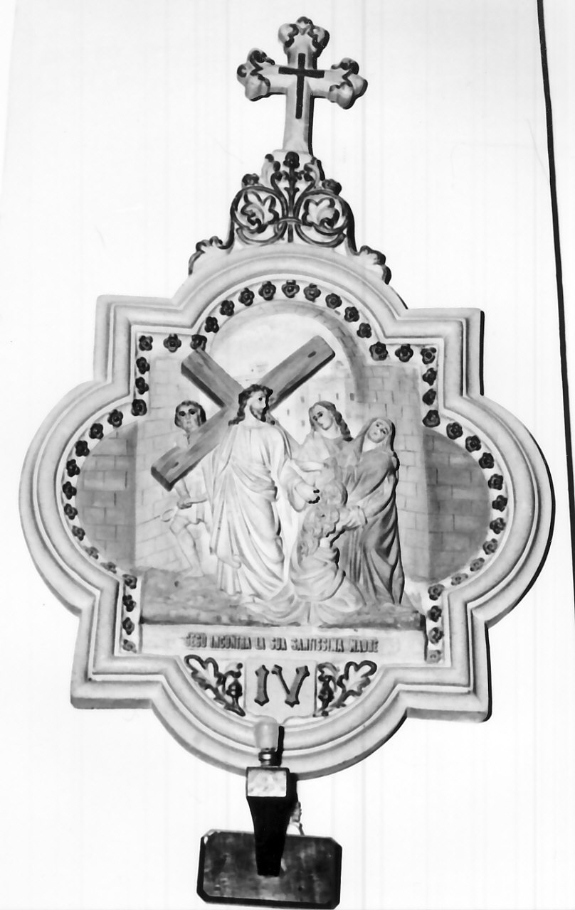stazione IV: Gesù incontra la Madonna (rilievo, elemento d'insieme) - bottega Italia meridionale (sec. XX)