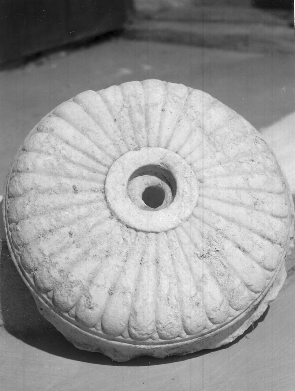 vasca di acquasantiera - bottega calabrese (sec. XVII, sec. XVIII)