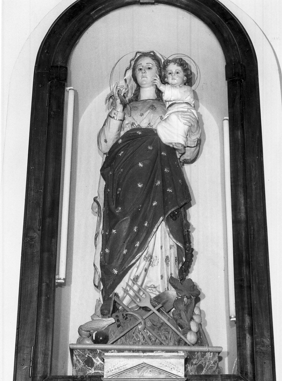 Madonna dei Campi, Madonna con Bambino (statua, opera isolata) - bottega Italia meridionale (inizio sec. XX)