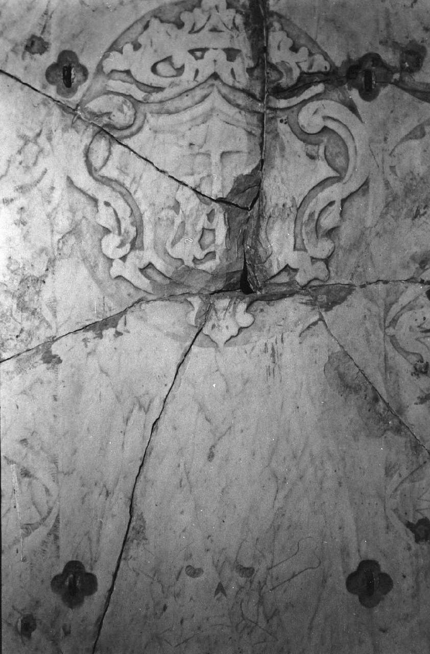 lapide tombale, frammento - bottega calabrese (fine/inizio secc. XVII/ XVIII)