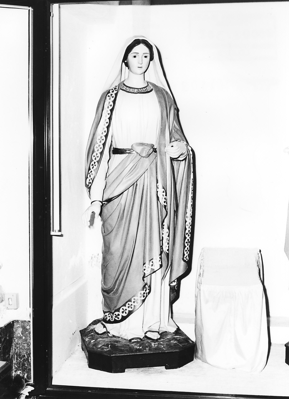 Madonna con Bambino (gruppo scultoreo, elemento d'insieme) - bottega Italia settentrionale (sec. XIX, sec. XX)