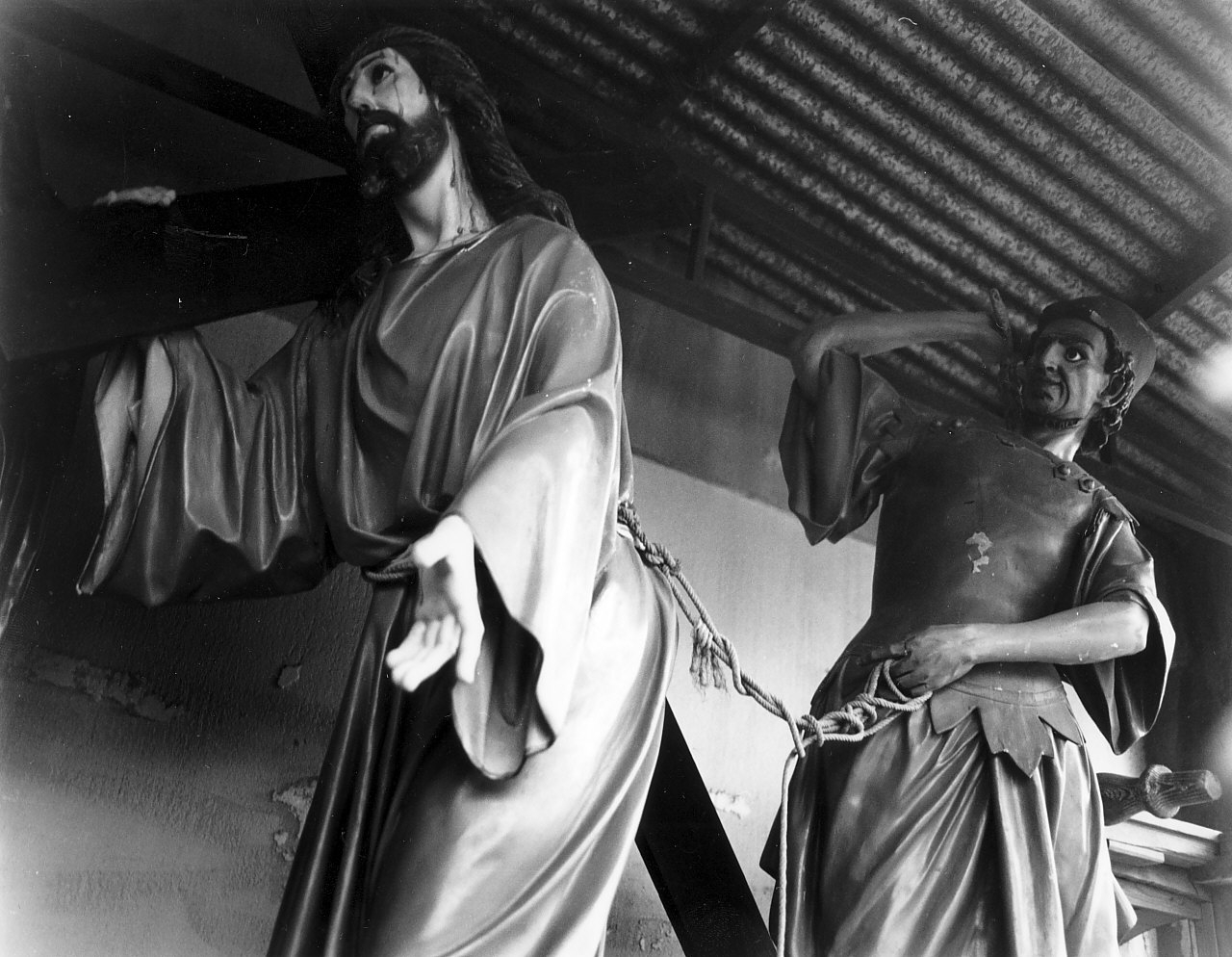 Cristo portacroce (gruppo scultoreo processionale, opera isolata) - bottega Italia meridionale (inizio sec. XX)