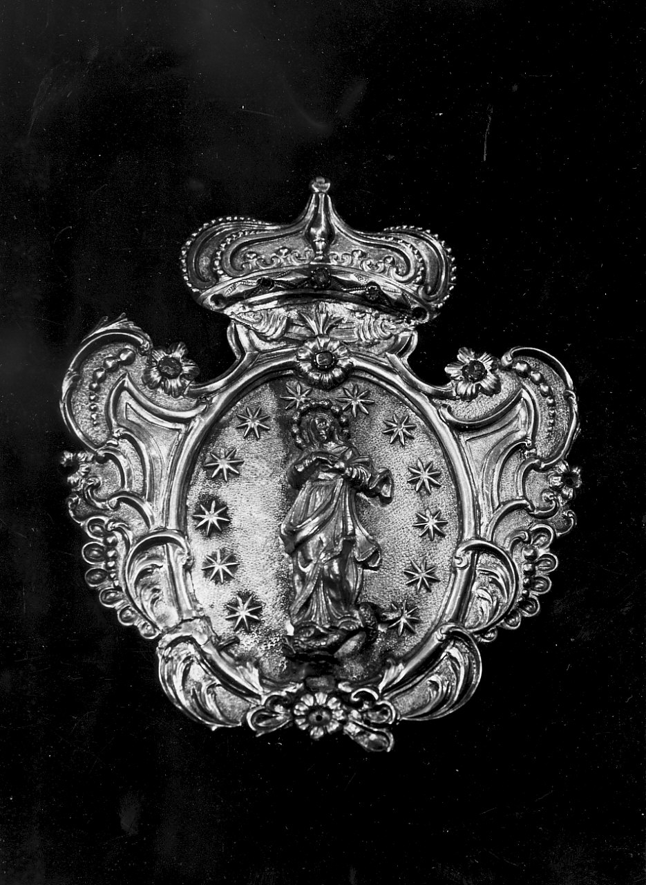 Madonna Immacolata (emblema di confraternita, opera isolata) - bottega Italia meridionale (sec. XVIII)