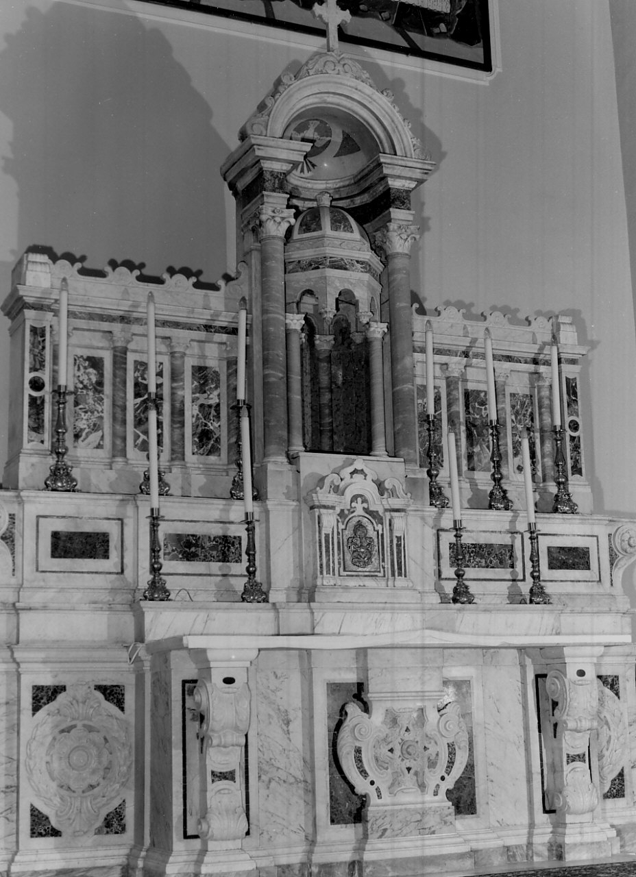 altare maggiore di Carulli R (sec. XX)