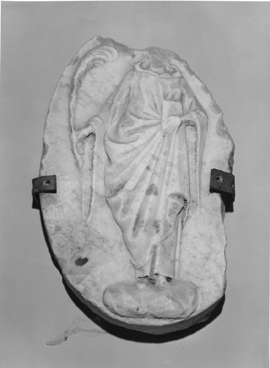 San Pietro di Morrone, Santo (rilievo) - bottega Italia meridionale (metà sec. XIV)