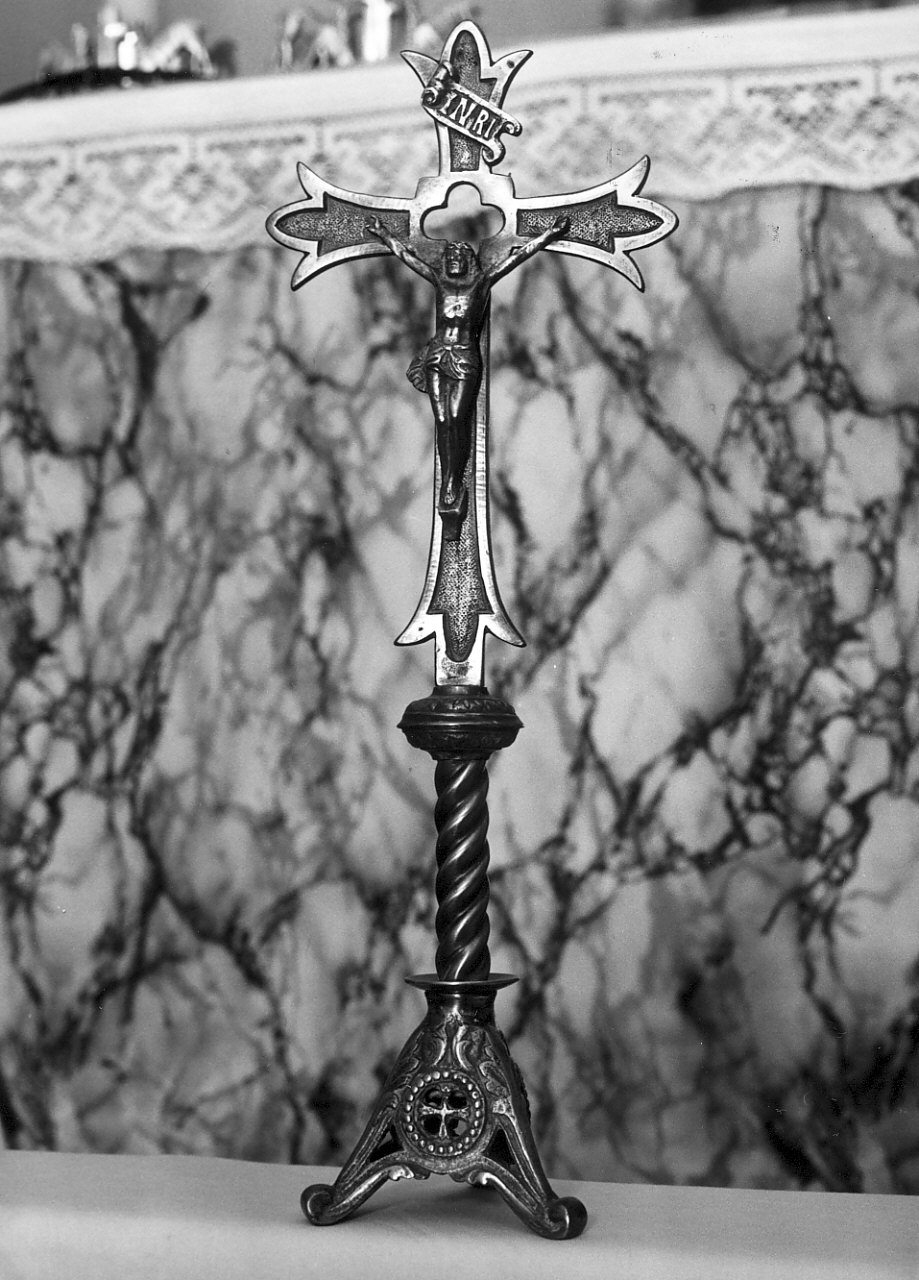 croce da tavolo, opera isolata - bottega Italia meridionale (inizio sec. XX)