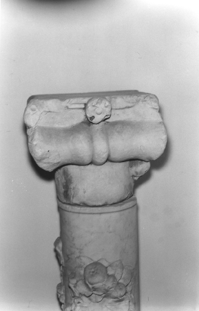 capitello, frammento - bottega calabrese (fine/inizio secc. XVII/ XVIII)