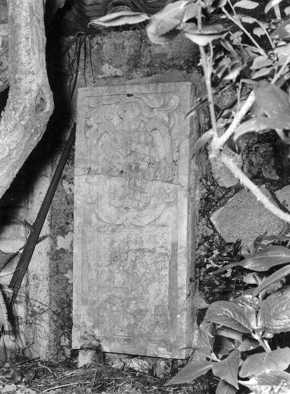 lapide tombale, opera isolata - bottega calabrese (sec. XVII)