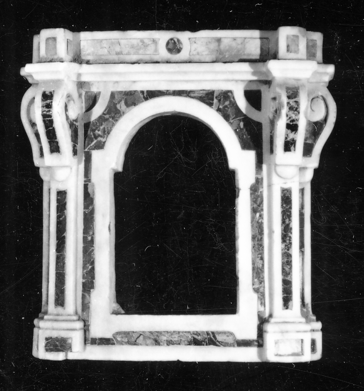 decorazione plastico-architettonica, frammento - bottega Italia meridionale (fine sec. XVIII)