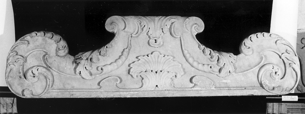 decorazione plastico-architettonica, frammento - bottega Italia meridionale (fine/inizio secc. XVIII/ XIX)