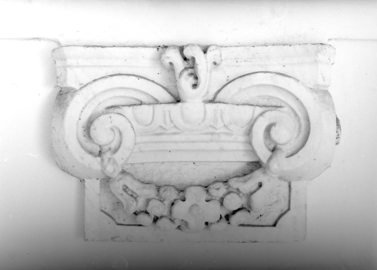 capitello di lesena, serie - bottega Italia meridionale (fine sec. XIX)