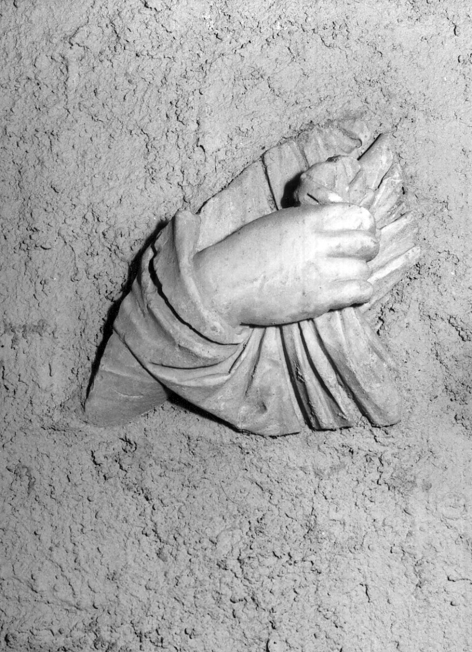 figura femminile (statua, frammento) - bottega Italia meridionale (sec. XVI)