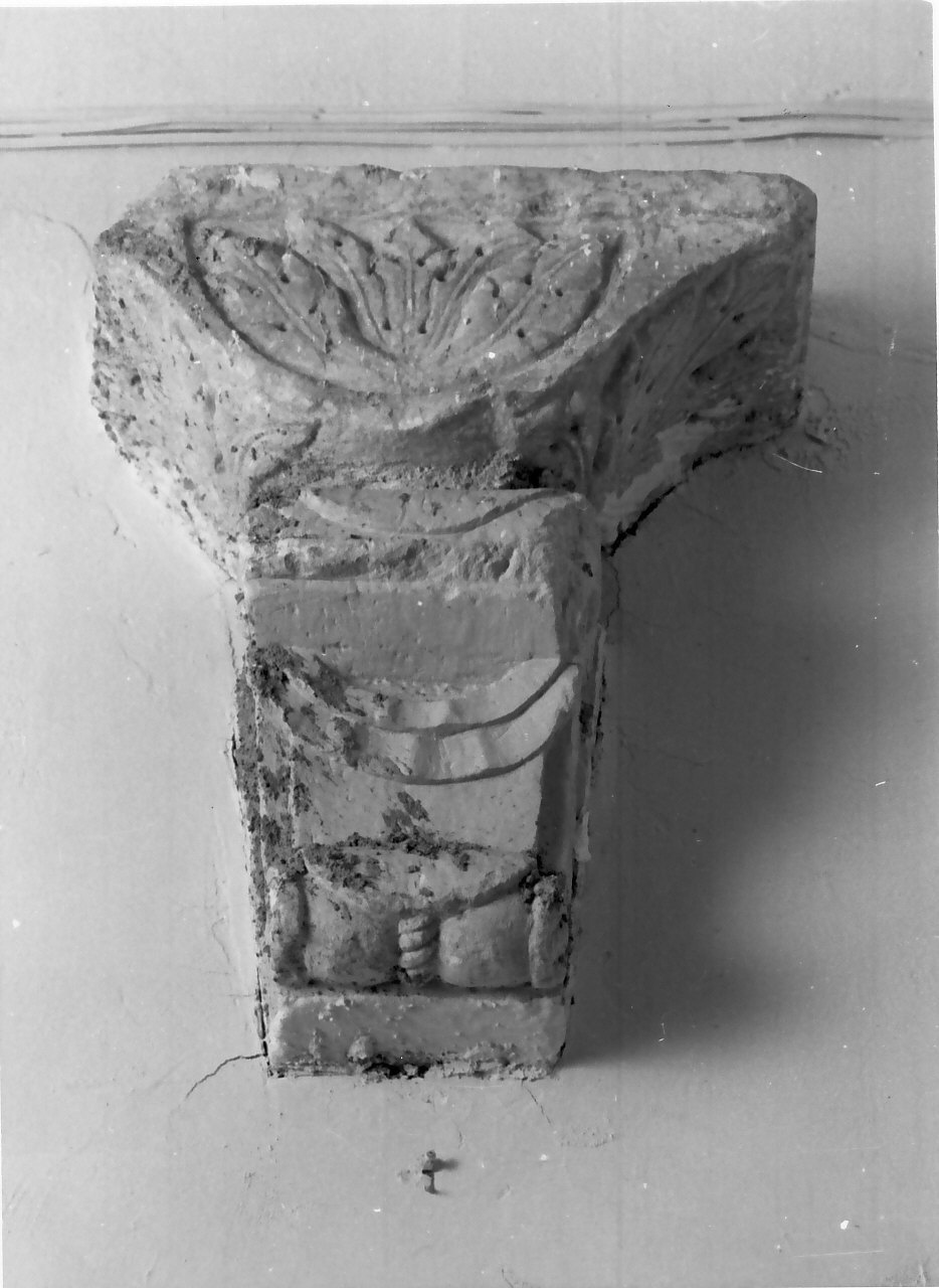 capitello, frammento - bottega calabrese (sec. XVIII)
