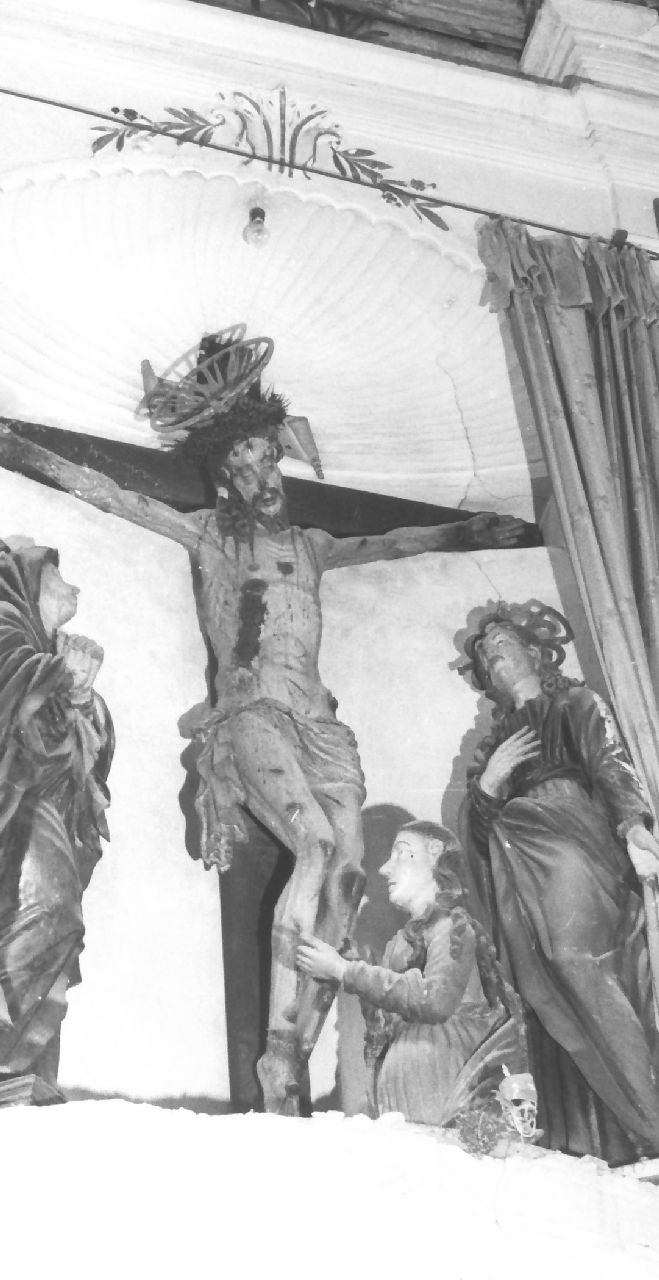 crocifissione di Cristo con la Madonna, San Giovanni Evangelista e Santa Maria Maddalena (gruppo scultoreo) - bottega calabrese (seconda metà sec. XVII)