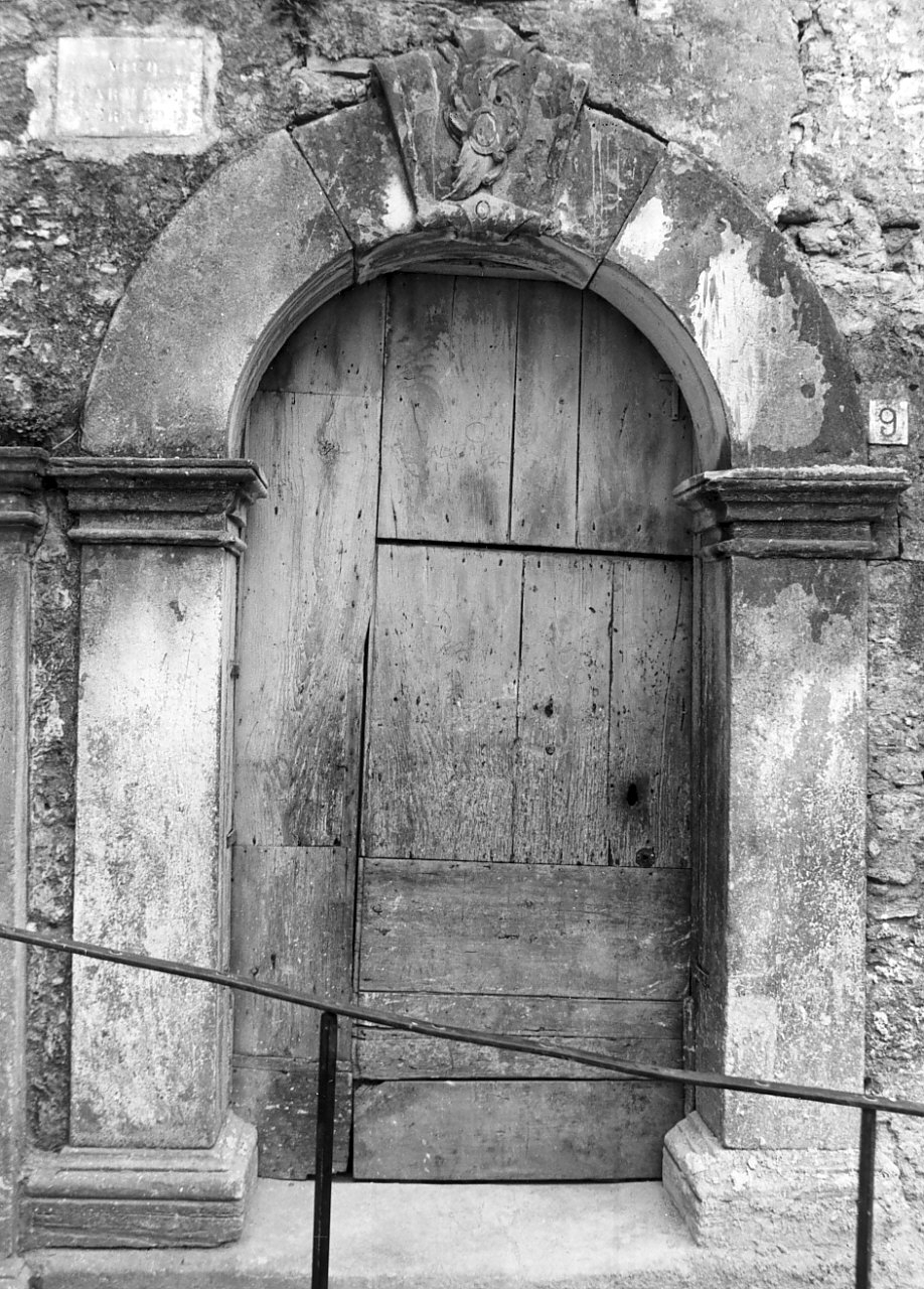 portale - ad arco, opera isolata - bottega calabrese (sec. XX)