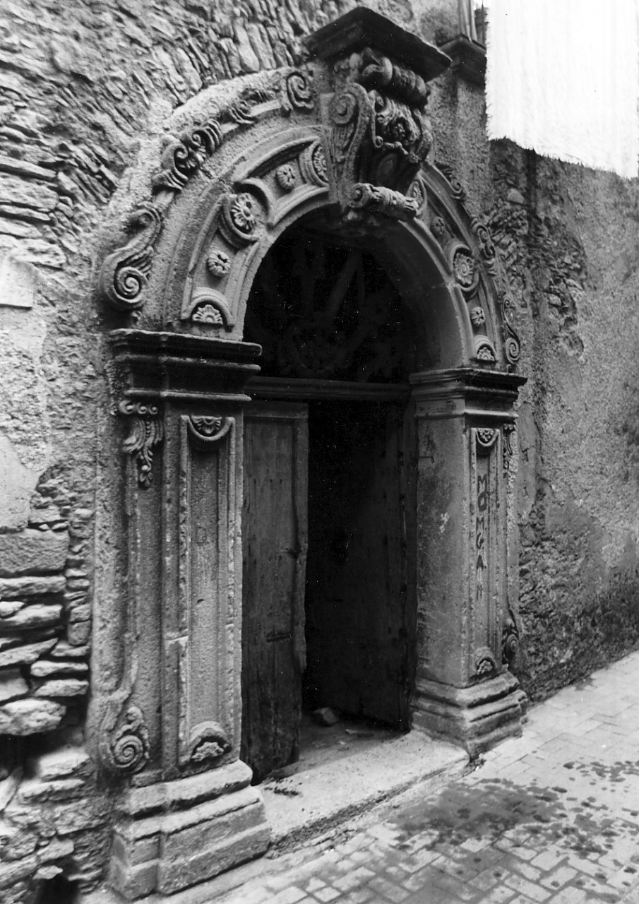 portale - ad arco, opera isolata - bottega calabrese (sec. XVIII)