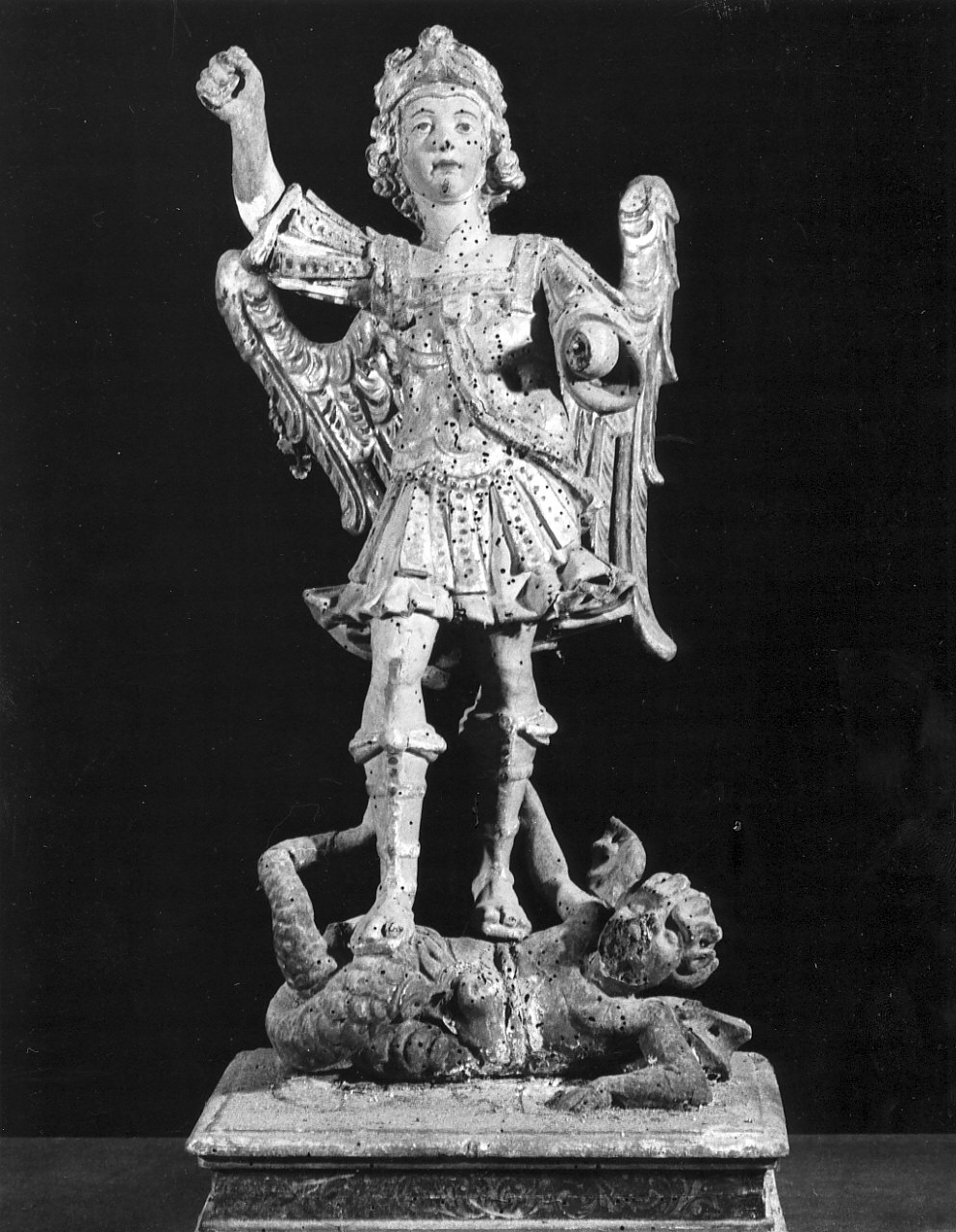 San Michele Arcangelo combatte Satana (statua, opera isolata) - bottega calabrese (sec. XVII)