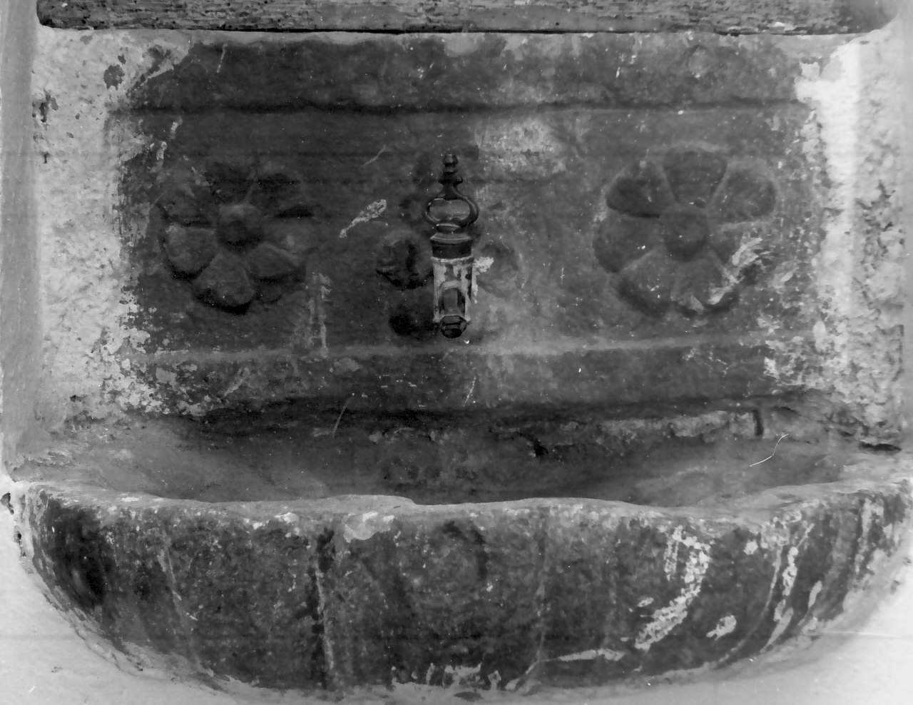 lavabo da sacrestia - bottega calabrese (sec. XVII)