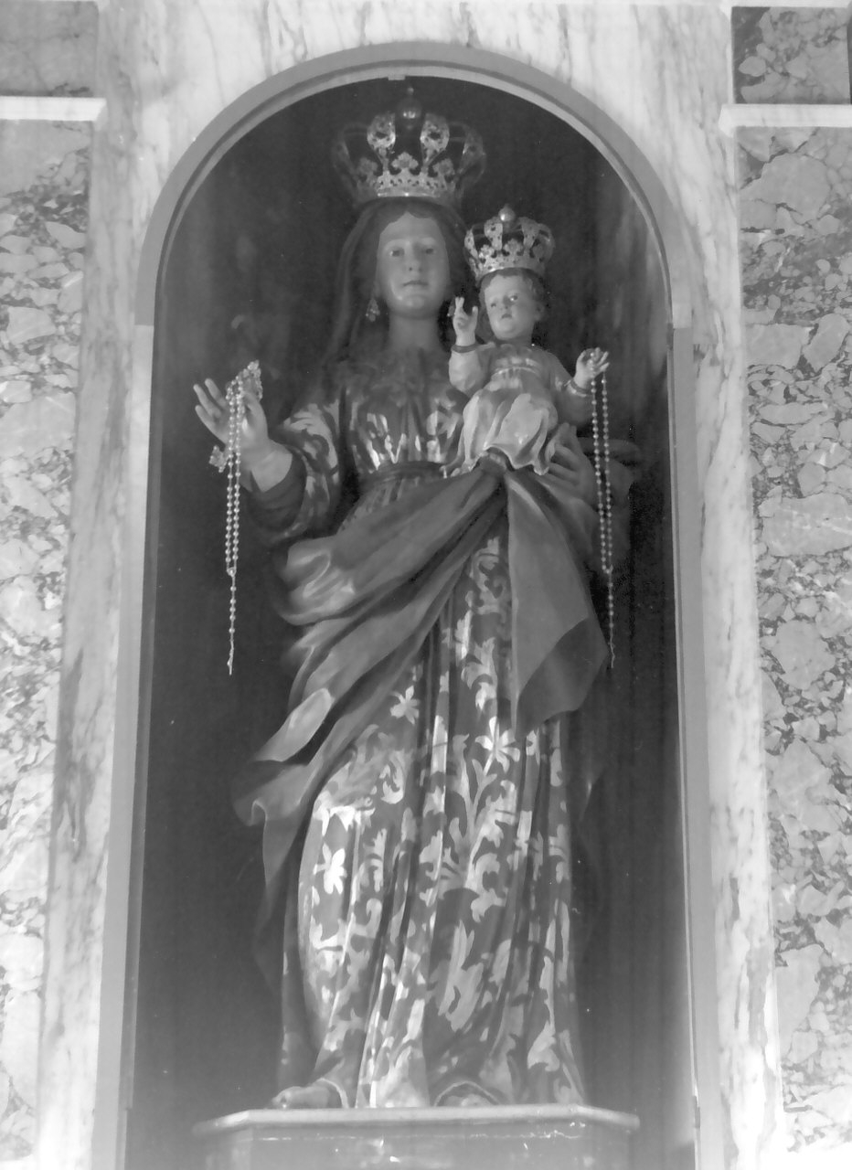Madonna del Rosario (statua, opera isolata) - bottega Italia meridionale (seconda metà sec. XIX)