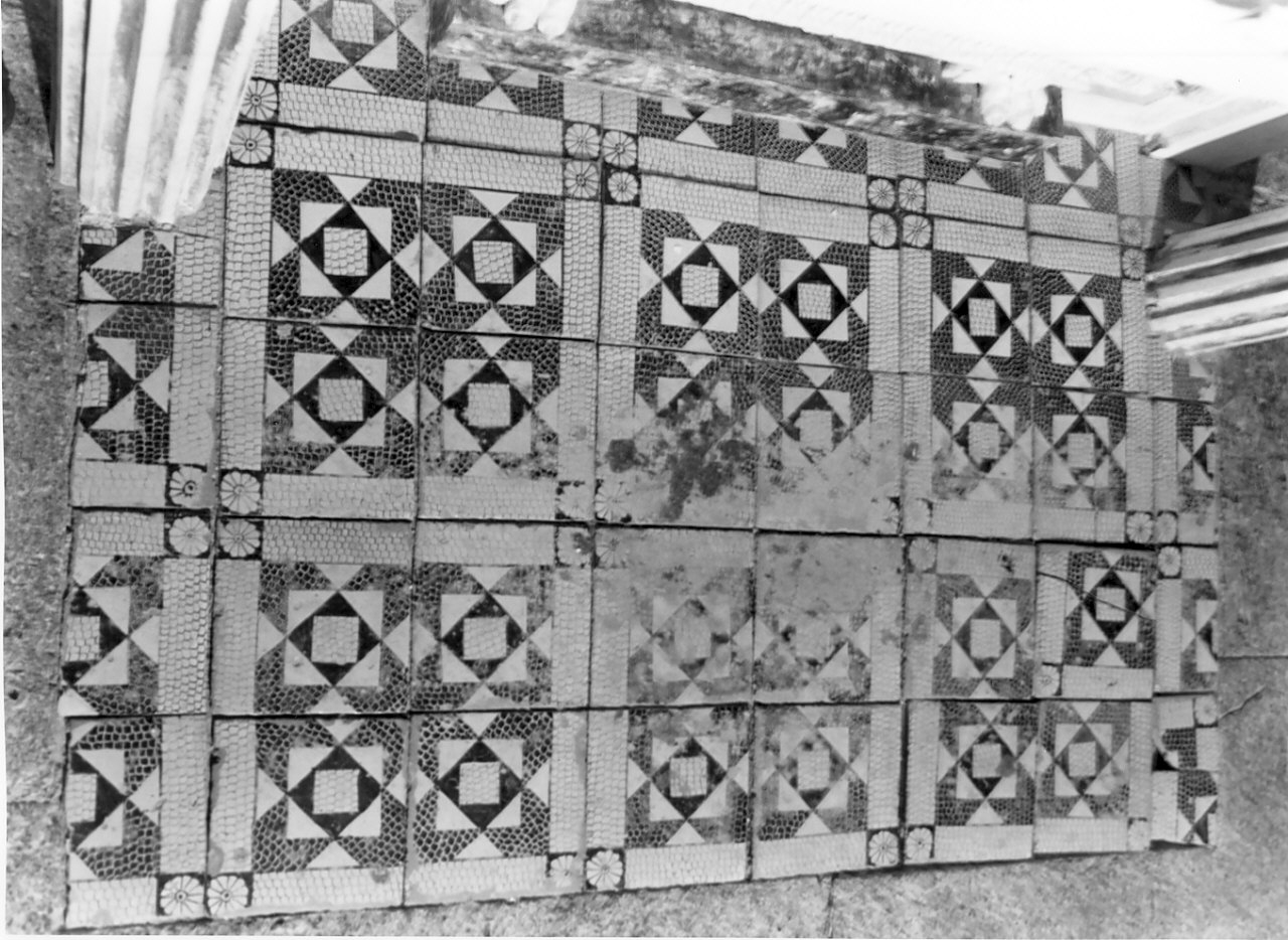 pavimento a mattonelle, opera isolata - bottega calabrese (seconda metà sec. XVIII)