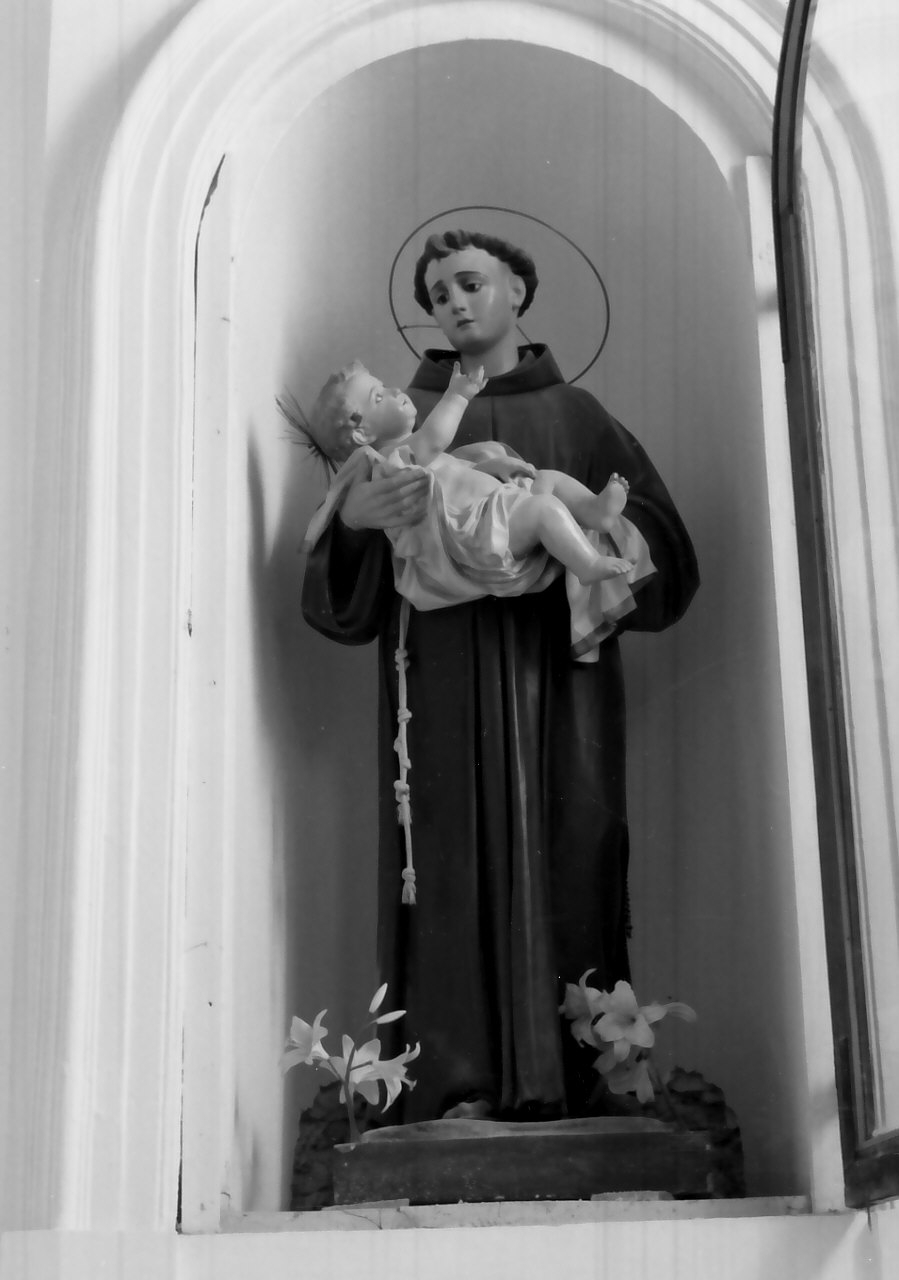 Sant'Antonio da Padova con il bambino (statua, opera isolata) di Guacci Luigi (primo quarto sec. XX)