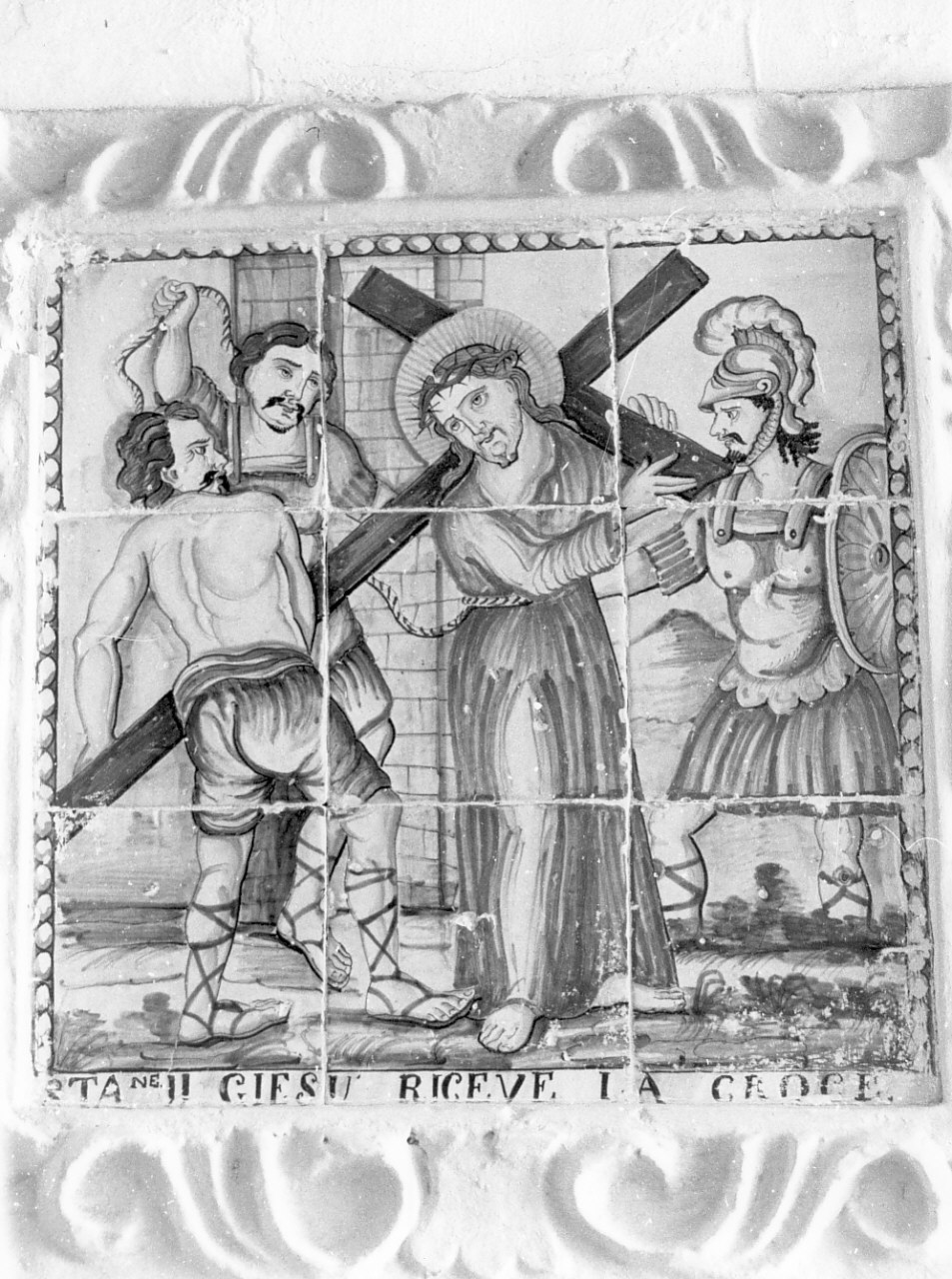 stazione II: Gesù caricato della croce (formella, elemento d'insieme) - ambito siciliano (inizio sec. XIX)